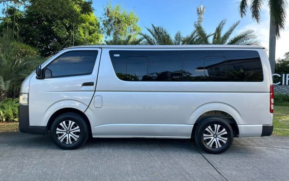Selling White Toyota Hiace 2018 in Las Piñas-2