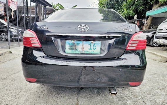 Selling White Toyota Vios 2010 in Bacoor-1