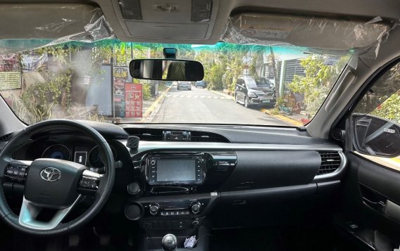 Sell White 2017 Toyota Hilux in Bacoor-2