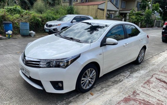 Selling Pearl White Toyota Altis 2014 in Quezon City-1