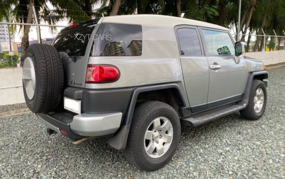 White Toyota Fj Cruiser 2010 for sale in -4