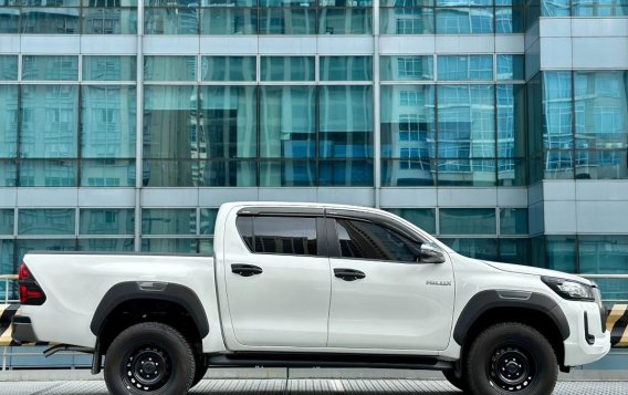 White Toyota Hilux 2023 for sale in Manual-4