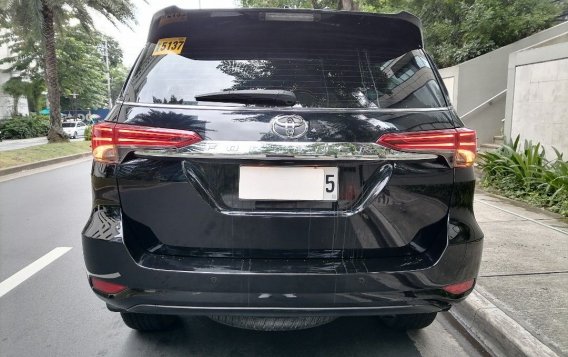 Selling White Toyota Fortuner 2017 in Manila-3