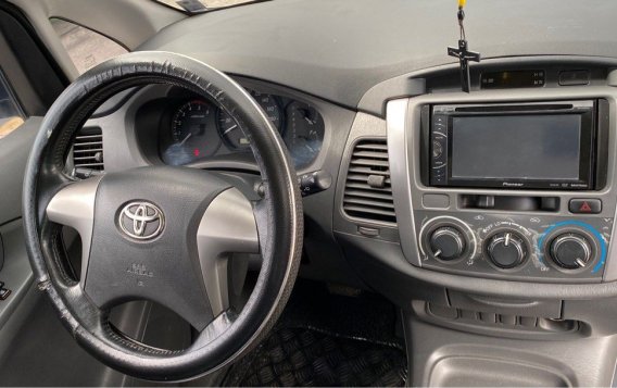 White Toyota Innova 2014 for sale in Quezon City-9
