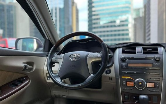 Selling White Toyota Altis 2013 in Makati-8