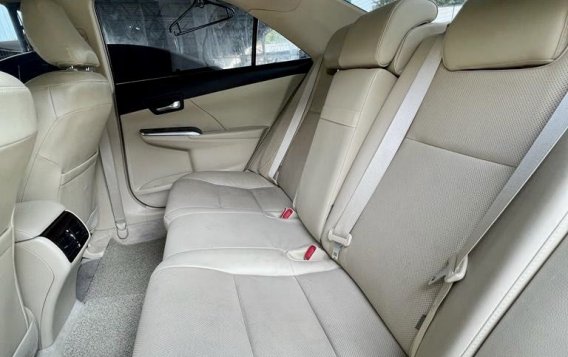 Pearl White Toyota Camry 2017 for sale in Pasig-5