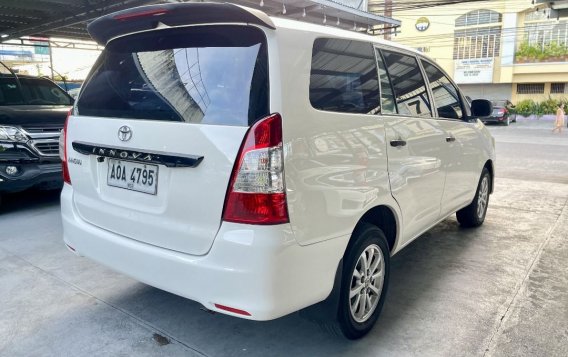 White Toyota Innova 2014 for sale in Las Piñas-3