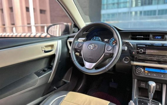 Selling White Toyota Altis 2015 in Makati-6