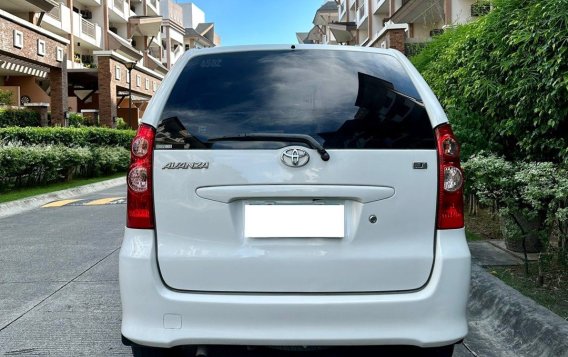 Sell White 2010 Toyota Avanza in Parañaque-1