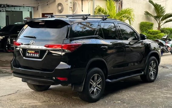 Selling White Toyota Fortuner 2019 in Manila-4