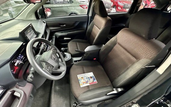 Selling White Toyota Avanza 2023 in Parañaque-2