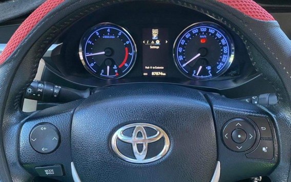 White Toyota Corolla altis 2016 for sale in Automatic-4