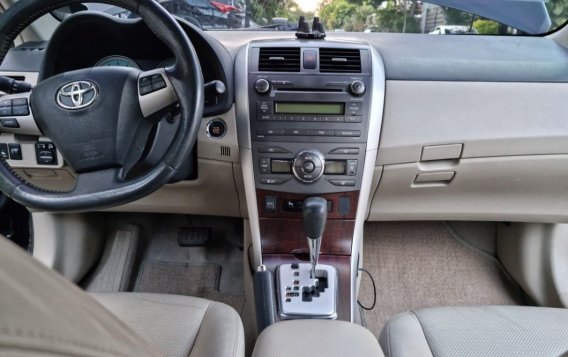 Selling White Toyota Altis 2013 in Manila-9