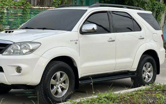 Sell White 2005 Toyota Fortuner in Pasay-4
