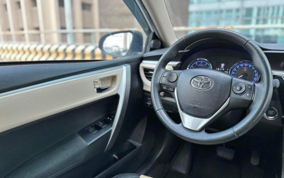 White Toyota Altis 2017 for sale in Automatic-8