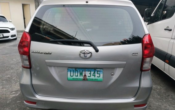 Selling White Toyota Avanza 2014 in Quezon City-1