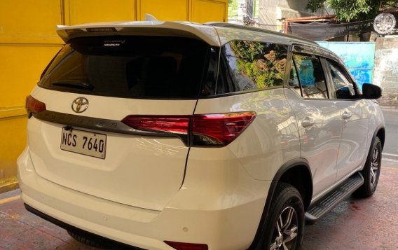 Selling White Toyota Fortuner 2018 in Quezon City-3