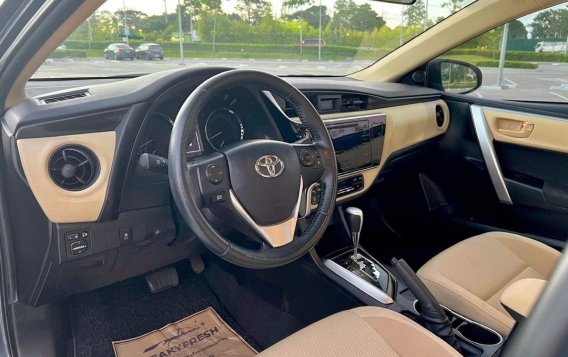 White Toyota Corolla altis 2019 for sale in Manila-7