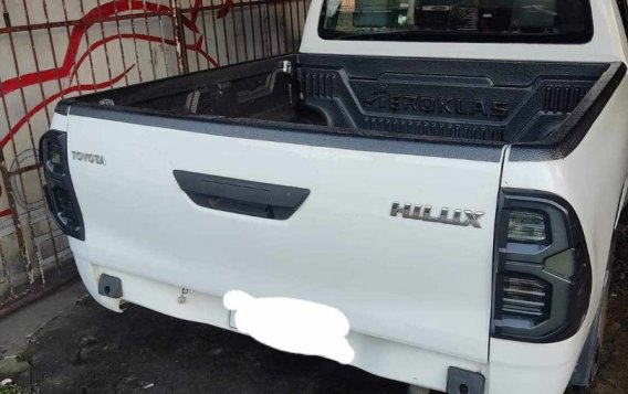 White Toyota Hilux 2019 for sale in Quezon City-3