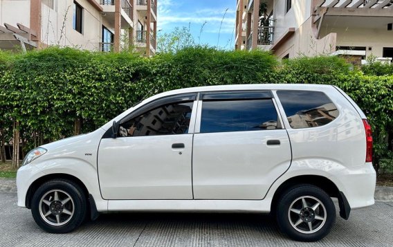 Sell White 2010 Toyota Avanza in Parañaque-2