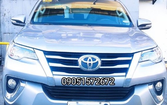 Selling Silver Toyota Fortuner 2017 in Quezon City-2
