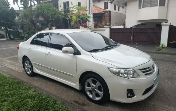 Sell White 2011 Toyota Altis in Quezon City-2