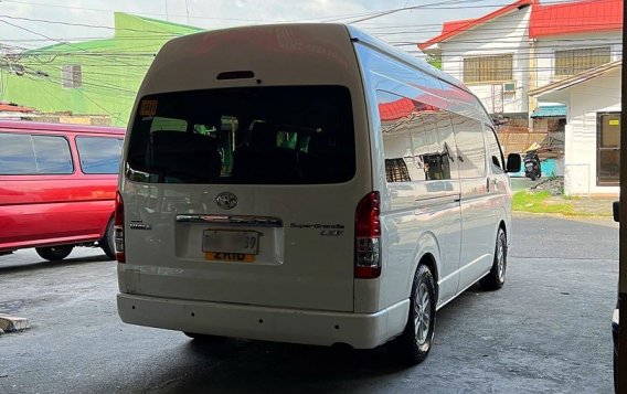 Sell Pearl White 2018 Toyota Hiace Super Grandia in Manila-2