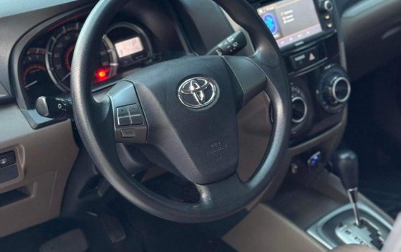 Selling White Toyota Avanza 2017 in Urdaneta-3