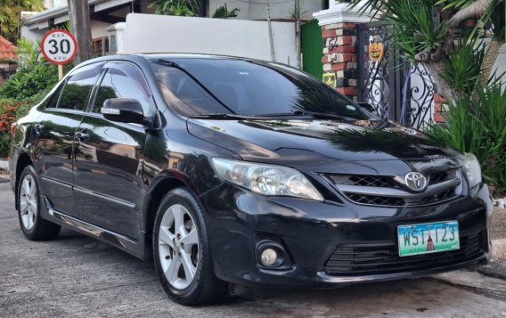 Selling White Toyota Altis 2013 in Manila-2