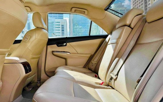 Sell White 2013 Toyota Camry in Makati-5