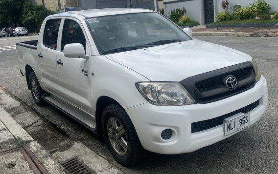 White Toyota Hilux 2009 for sale in Quezon City-2