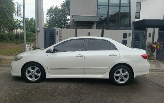 Sell White 2011 Toyota Altis in Quezon City-6