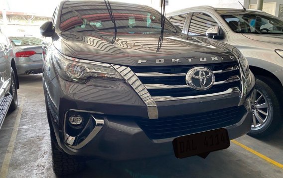 Selling White Toyota Fortuner 2018 in Pasig-3