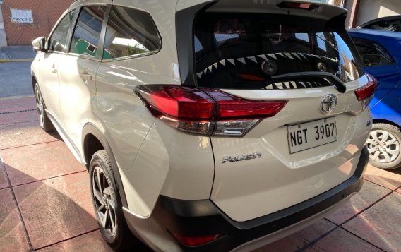 Selling White Toyota Rush 2021 in Quezon City-3