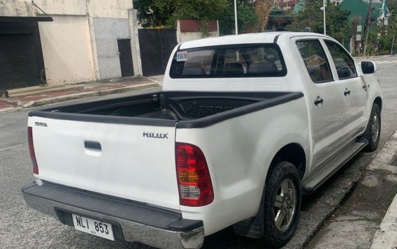 White Toyota Hilux 2009 for sale in Quezon City-5