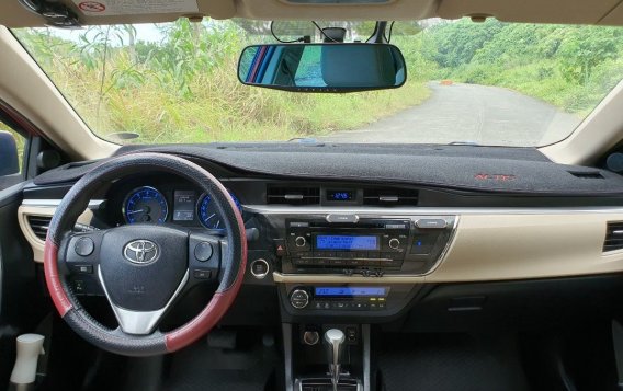 Sell White 2014 Toyota Corolla altis in Dasmariñas-6