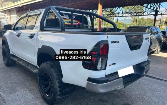 Sell White 2017 Toyota Hilux in Mandaue-8