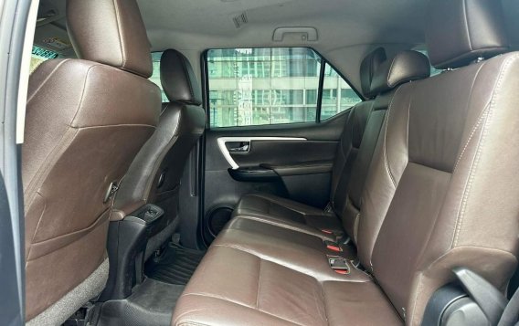 Selling Bronze Toyota Fortuner 2016 in Makati-8