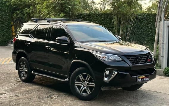 Selling White Toyota Fortuner 2019 in Manila-2