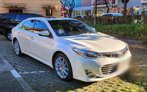 Sell White 2014 Toyota Avalon in Manila