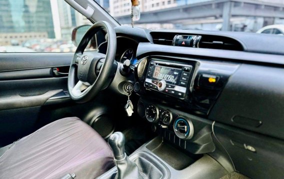 White Toyota Hilux 2019 for sale in Makati-6