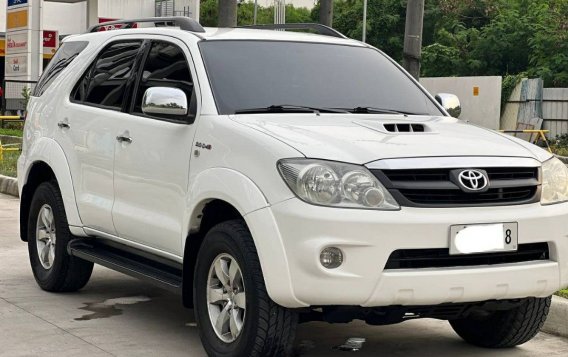 Sell White 2005 Toyota Fortuner in Pasay-1