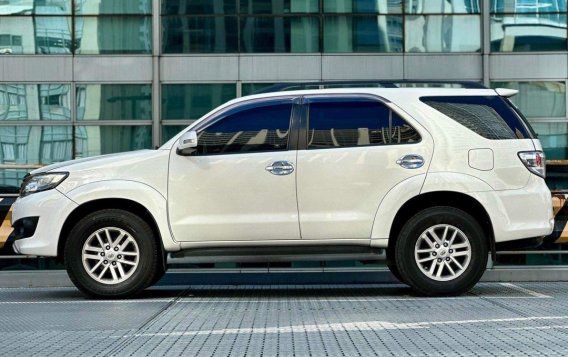 Selling White Toyota Fortuner 2012 in Makati-6