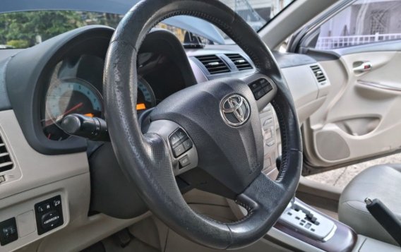 Selling White Toyota Altis 2013 in Manila-6