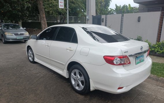 Sell White 2011 Toyota Altis in Quezon City-4