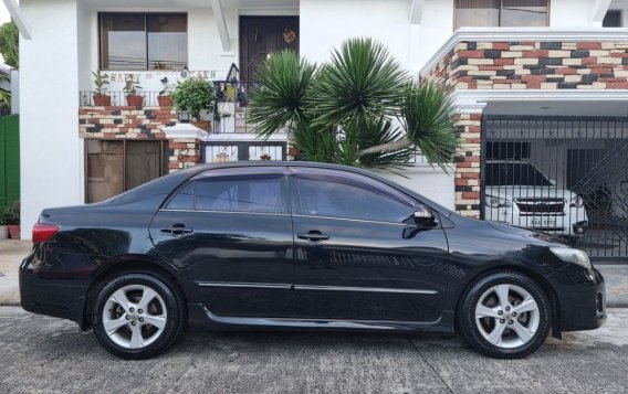 Selling White Toyota Altis 2013 in Manila-3