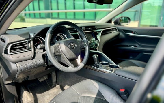 White Toyota Camry 2019 for sale in Makati-5