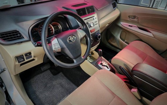 White Toyota Avanza 2014 for sale in Automatic-7