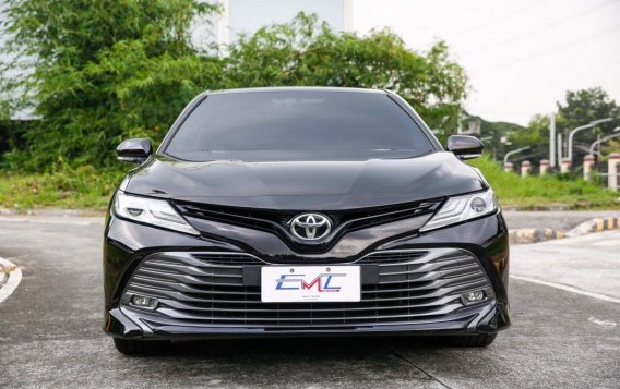 Selling White Toyota Camry 2019 in Quezon City-1
