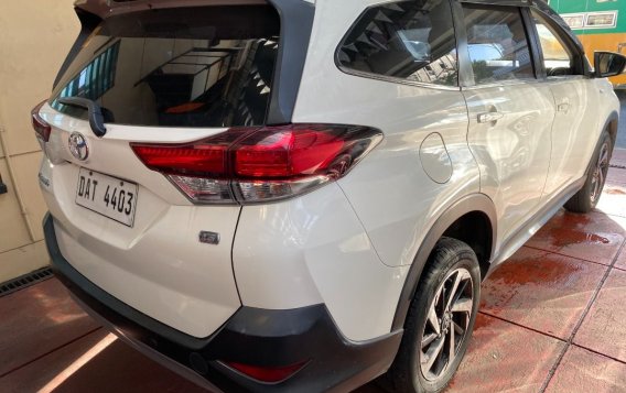 Selling White Toyota Rush 2021 in Quezon City-4